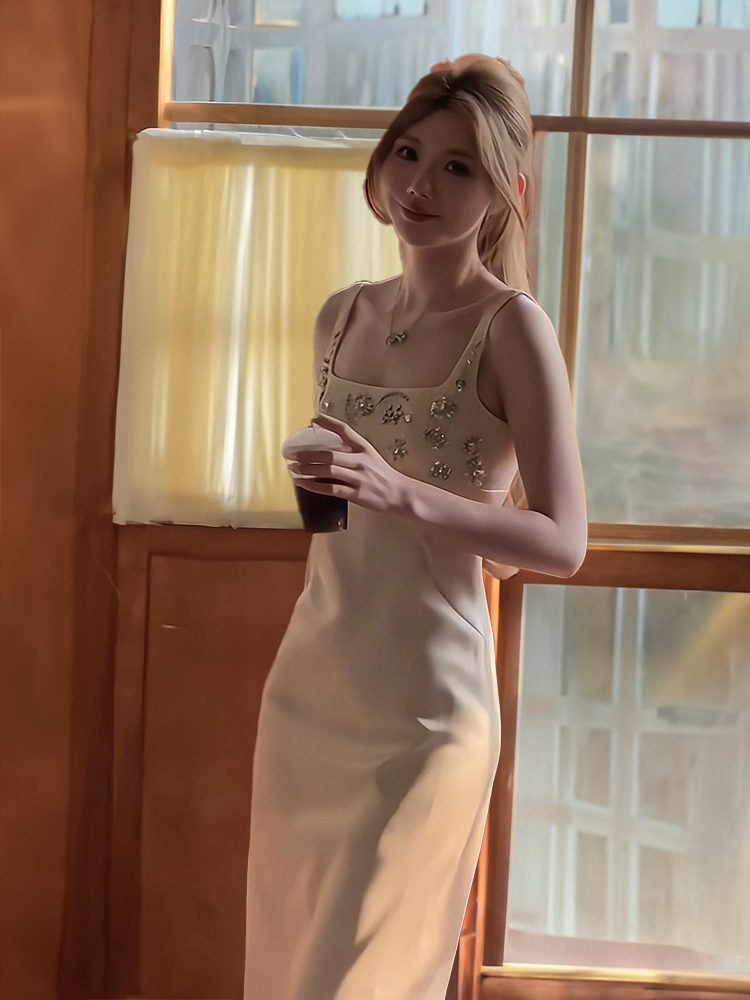 Elegantes, aufwendig gearbeite – Women Formal Wear With Skirt Bewertung und Preis